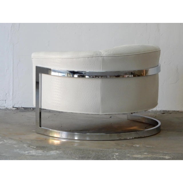 Mid Century Modern Chrome Club Chair in Faux Albino Alligator Hide For Sale - Image 4 of 10