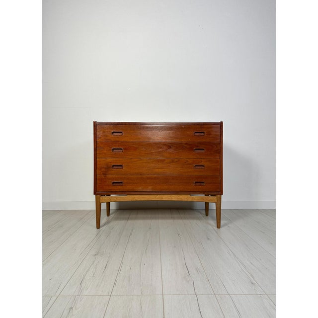 This refined mid-century piece features four spacious drawers and a warm teak construction characteristic of scandinavian...