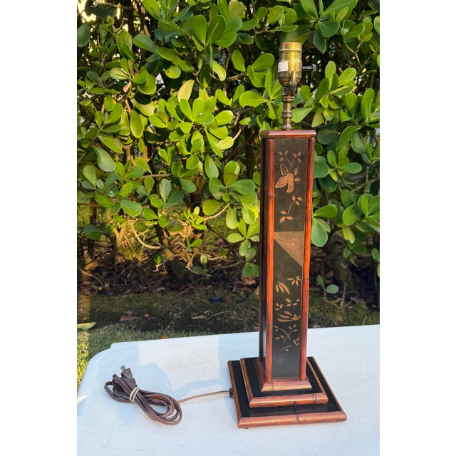 Chinoiserie Vintage Palecek Hand-Painted Rattan and Wood Table Lamp For Sale - Image 3 of 10