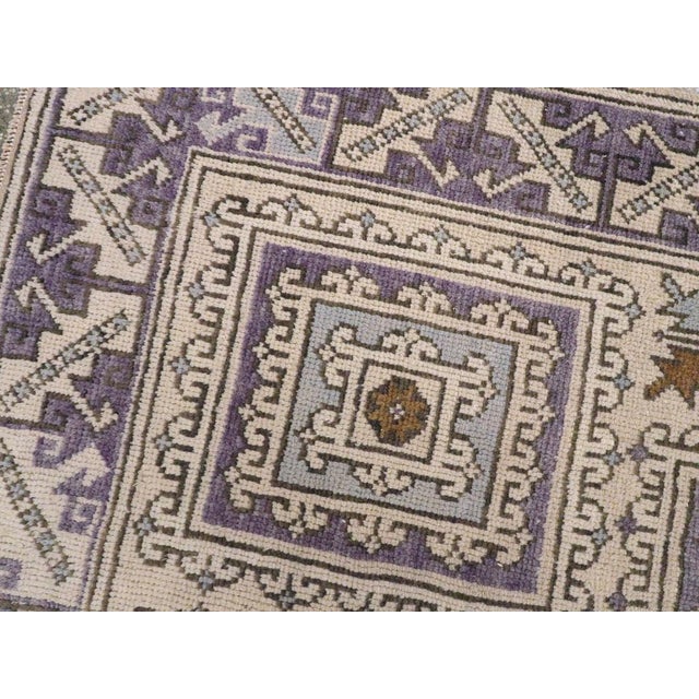 Galerie Shabab Collection Mid-20th Century Turkish Anatolian Throw Rug For Sale - Image 4 of 6