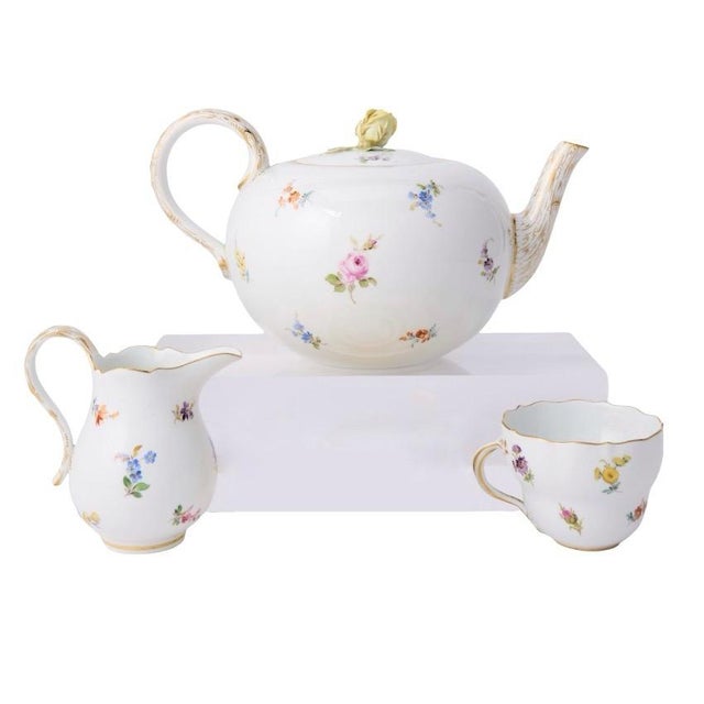 Late 19th Century Late 19th Century Meissen Porcelain Dinnerware Service for Twelve People - 121 pcs For Sale - Image 5 of 14