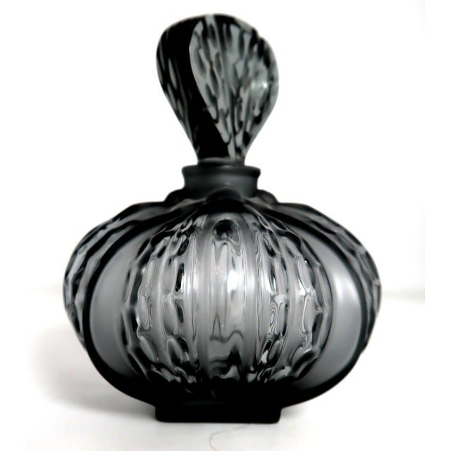 Art Deco Lalique (France) - Exquisite Smoke Gray (Rarest Color!) Clear and Frosted "Mirabel" Perfume Bottle, Retired. For Sale - Image 3 of 6