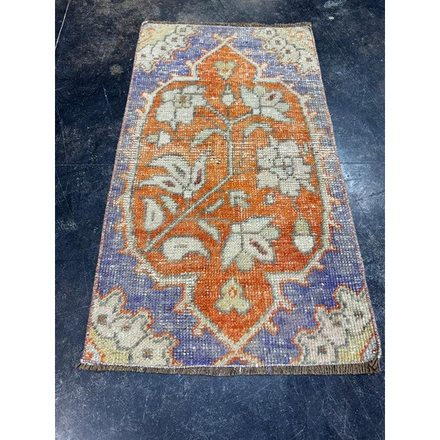 Turkish Yastik Rug 1'6" x 2'8" For Sale - Image 4 of 5
