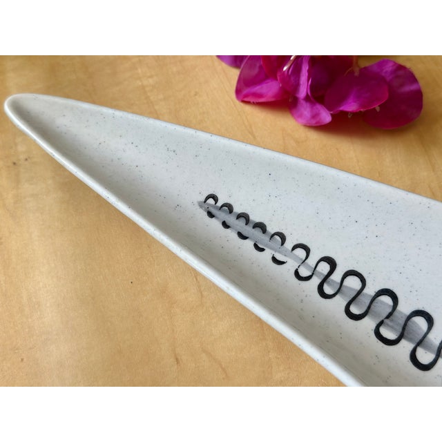 Vintage Mid-Century Modern Space Age Boomerang Serving Platter Dish for the Freeform "Poppytrail" Line by Metlox For Sale In Los Angeles - Image 6 of 13