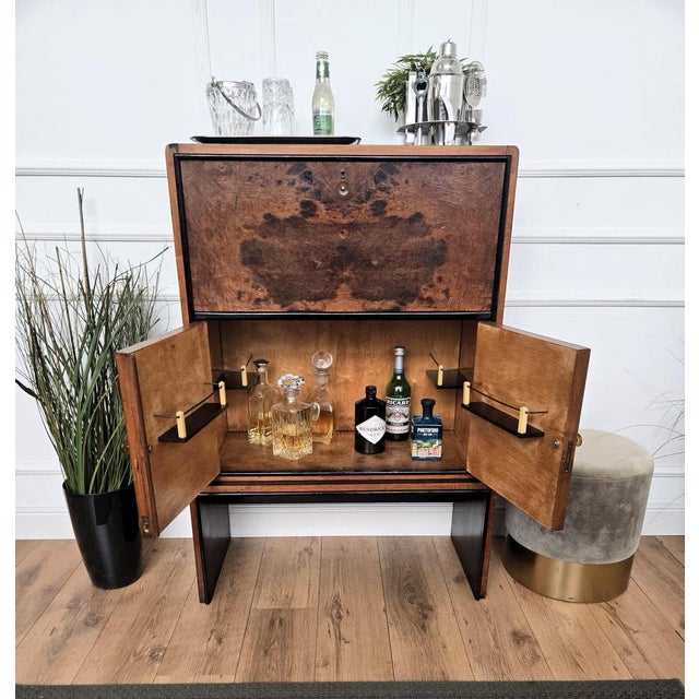 Mid-Century Modern Italian Walnut Bar Cabinet, 1940s For Sale - Image 6 of 11