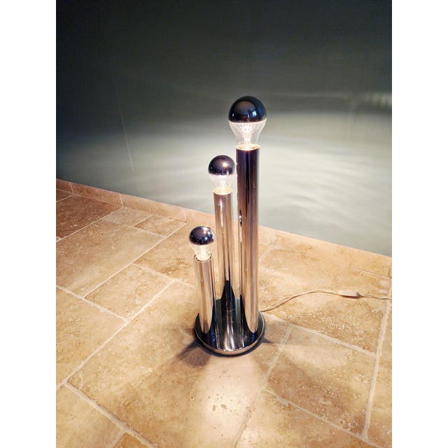 Large Space Age table lamp in tubular chromed metal, designed by Gaetano Sciolari for the Belgian manufacturer Boulanger,...