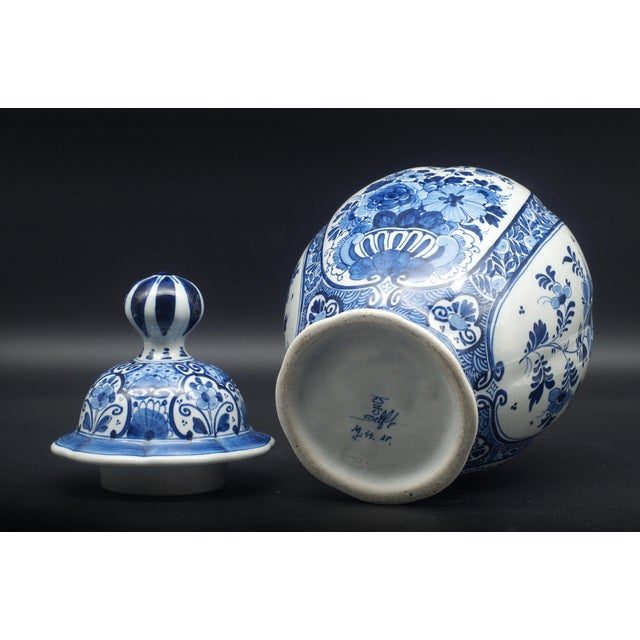 Antique Porcelain Lidded Ginger Jar from Fles / Royal Delft, 1910 For Sale - Image 4 of 5