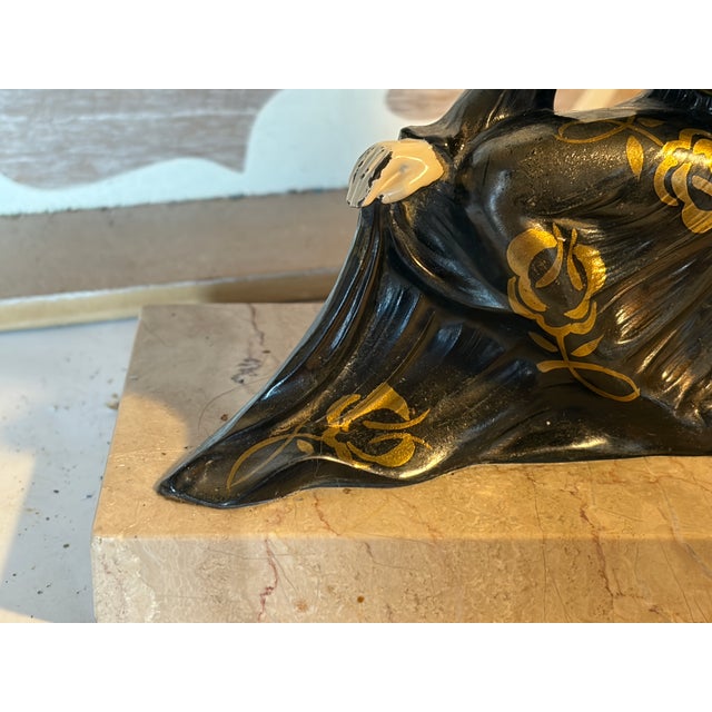 French Art Deco Cold-Painted Table Lamp with Woman Carrying Sphere in Bronze on a Marble Base, 1936 For Sale - Image 4 of 11