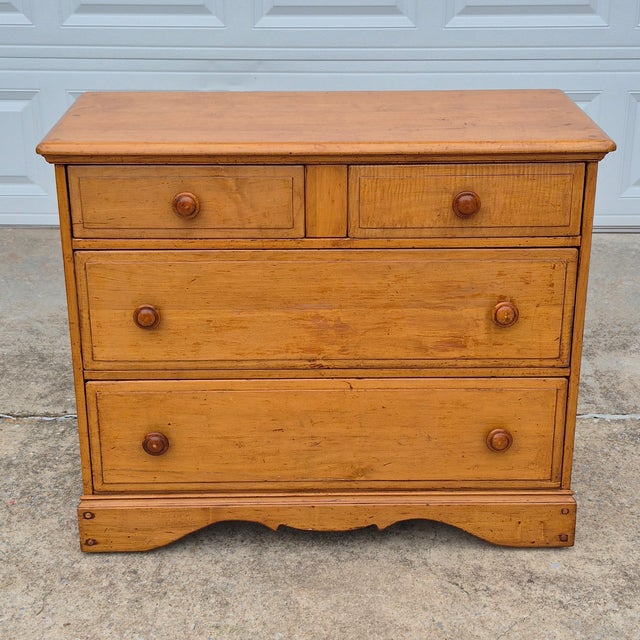 Farmhouse Early 20th Century American Solid Maple Two Over Two Chest of Drawers Dresser For Sale - Image 3 of 15
