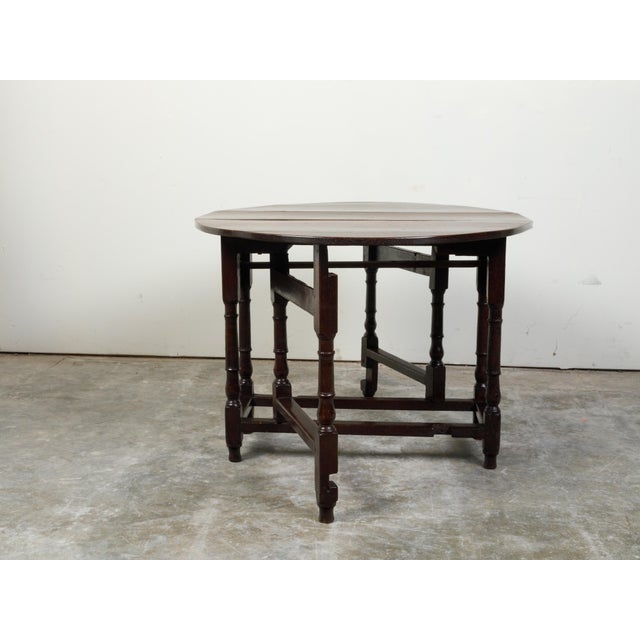 English 18th Century Oval Top Drop-Leaf Gateleg Table with Turned Legs For Sale In Atlanta - Image 6 of 11