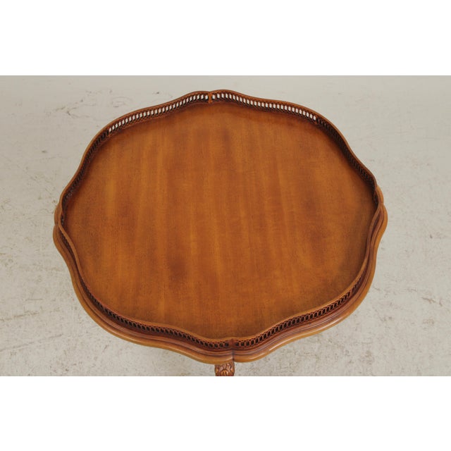 Traditional John Widdicomb Georgian Satinwood Gallery Top Lamp Table For Sale - Image 3 of 15