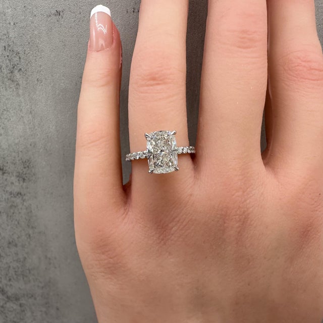 Early 21st Century 3.44ct Elongated Cushion Lab Grown Diamond Ring Igi G Vvs2 14k White Gold, Size 7 For Sale - Image 5 of 7