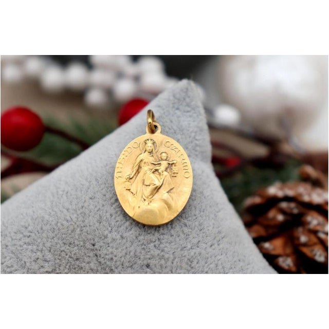 19.2k Gold Our Lady of Mount Carmel and Sacred Heart of Jesus Pendant For Sale - Image 6 of 6