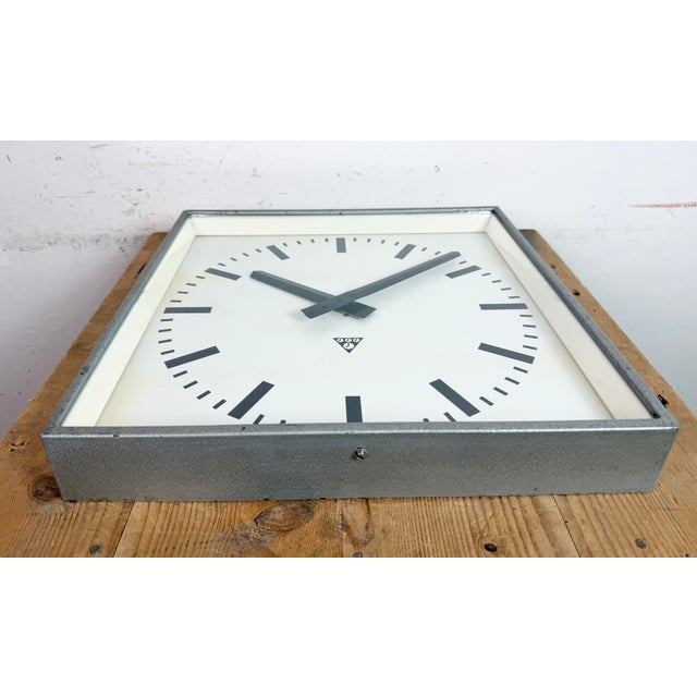 Gray Large Grey Square Wall Clock from Pragotron, 1970s For Sale - Image 8 of 18