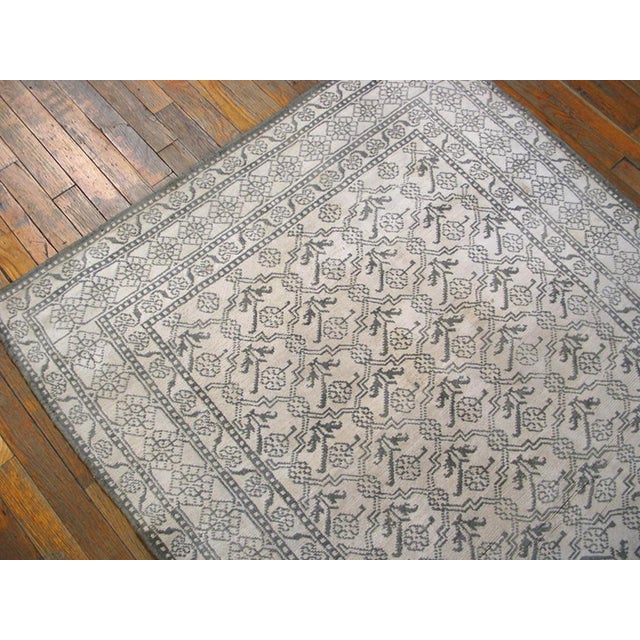 Contemporary 1920s White Gray Geometric Antique Agra Cotton Rug 4' 0"x 6' 7" Handknotted Carpet For Sale - Image 3 of 5