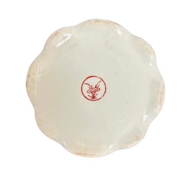 1960s Vintage Japanese Porcelain Trinket Box With Hand-Painted Iris & Hummingbird Motif For Sale - Image 5 of 6