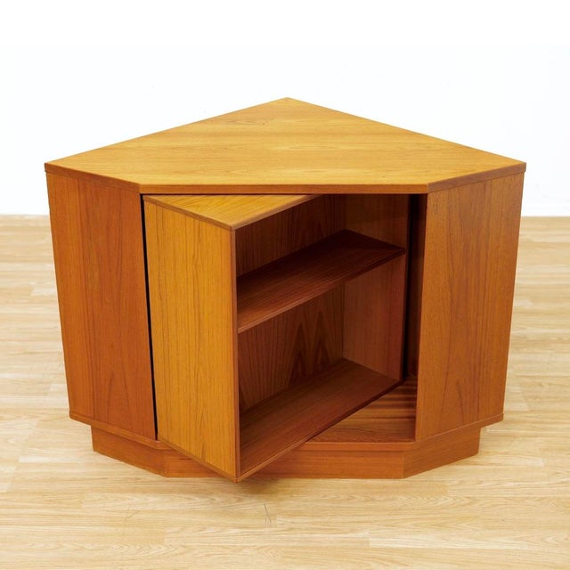 1960s Danish Modern Revolving Corner Bar in Teak by Vildbjerg Mobelfabrik For Sale - Image 13 of 18