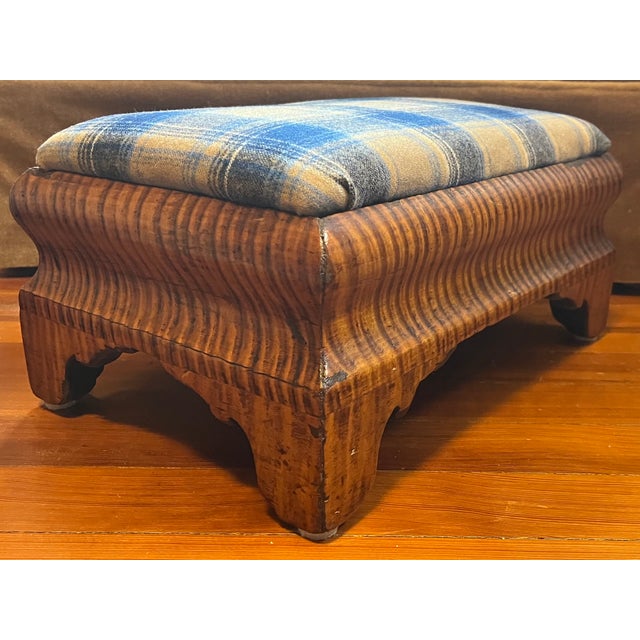 Antique 19th Century American Classical Foot Stool in Highly Figured Tiger Maple Circa 1830 For Sale - Image 15 of 18