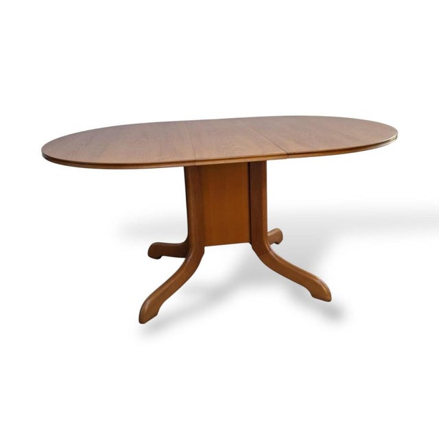 1960s Mid-Century Oval Drop Leaf Gateleg Dining Table in Teak from Morris of Glasgow, 1960s For Sale - Image 5 of 10
