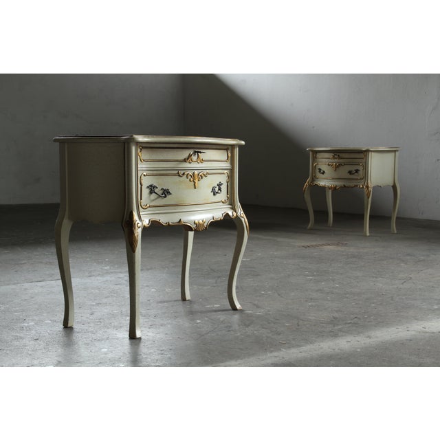 Vintage Venetian Baroque Nightstands in Painted Wood, 1890s, Set of 2, in Good conditions. Designed 1890 to 1919