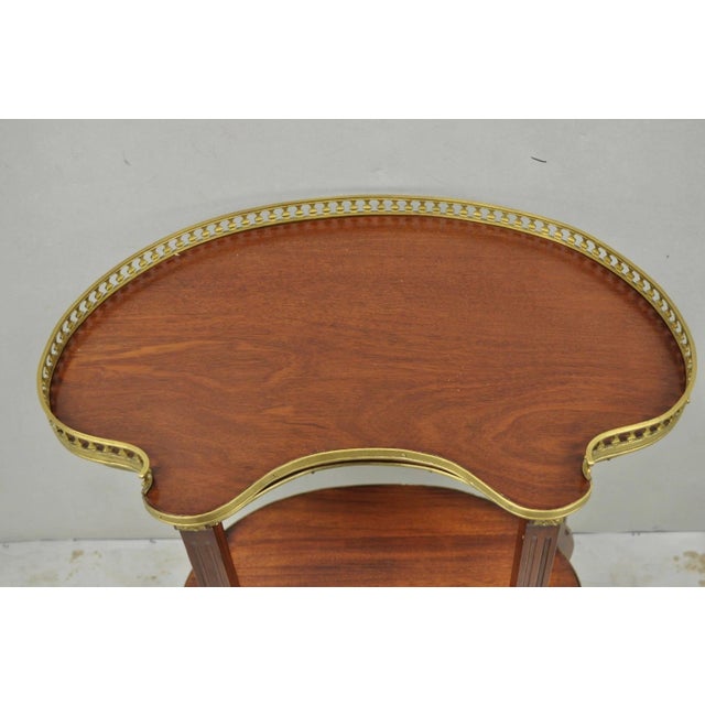 French Vintage French Louis XV Style Mahogany Kidney Bean Side Table W/ Bronze Ormolu For Sale - Image 3 of 15