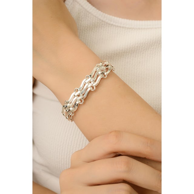 This bold and beautifully designed in bar gate link chain bracelet is crafted from 925 solid sterling silver, offering...