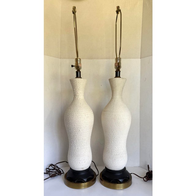 Wood Mid 20th Century Hollywood Regency Textured White Ceramic Table Lamps With Sculptural Wood Bases - Pair For Sale - Image 7 of 12
