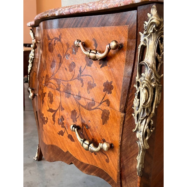 Metal French Louis XV Style Fine Kingwood and Marquetry Ormolu Mounted Bombe Commode For Sale - Image 7 of 11