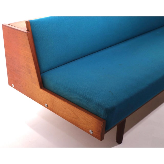 Danish Mid-Century Modern Daybed Sofa by Hans Wegner for Getma For Sale - Image 11 of 12