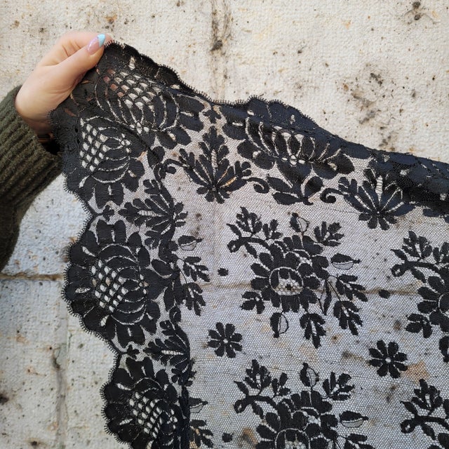 Black Lace and Tulle Mantilla, Spain, 1930s For Sale - Image 12 of 18