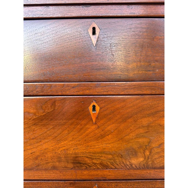 Federal Period Kentucky Walnut Chest of Drawers, Circa 1810–1840 For Sale In Washington DC - Image 6 of 9
