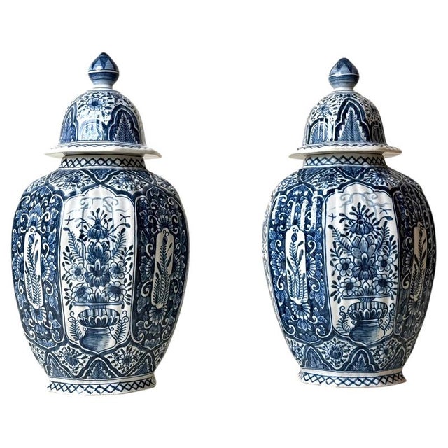Blue and White Lidded Faience Urns by Tichelaar Makkum, 1930s, Set of 2 For Sale - Image 14 of 14