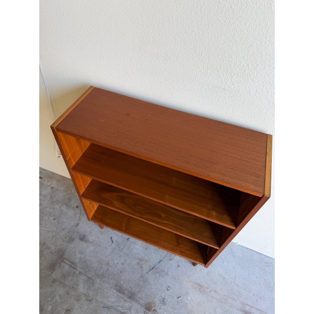 Mid-Century Danish Modern Teak Bookcase Cabinet – Open Shelving 1960s For Sale In Los Angeles - Image 6 of 7