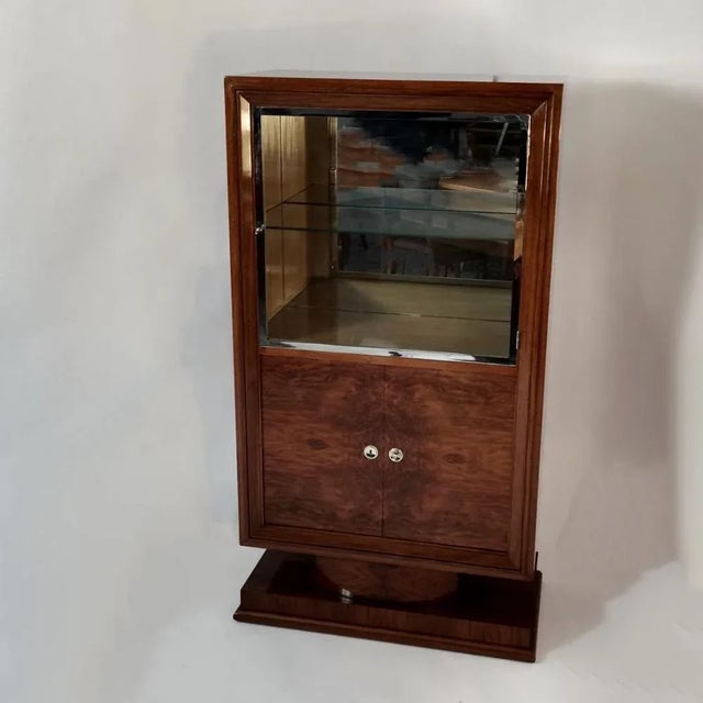 Art Deco Vitrine in Walnut For Sale - Image 6 of 8