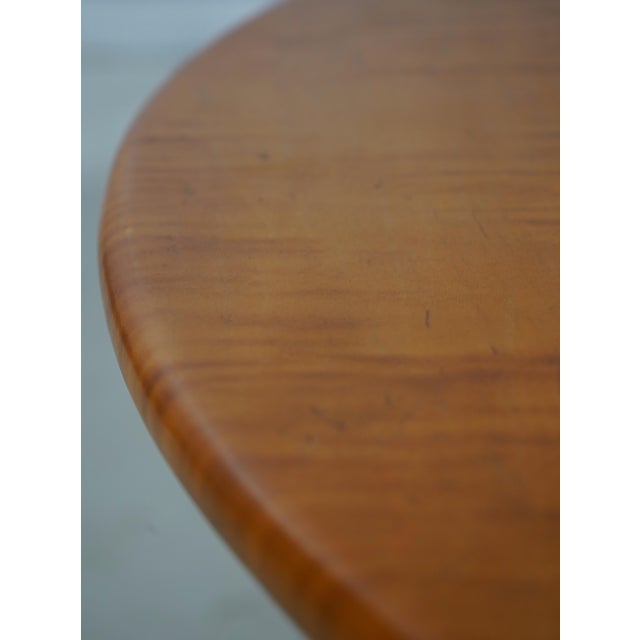 Tiger Maple Benchmade Round Dining Table For Sale In Philadelphia - Image 6 of 12