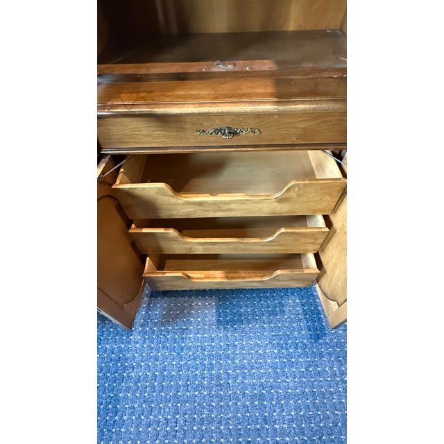 Wood Karges Furniture Breakfront China Cabinet, Circa 1980s For Sale - Image 7 of 18