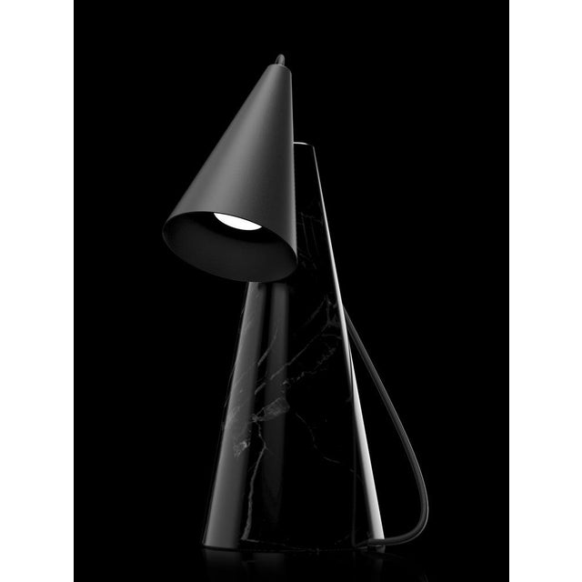 Table lamp with Marquinha black stone base and conic black paint lightshade. European Plug (up to 250V).
