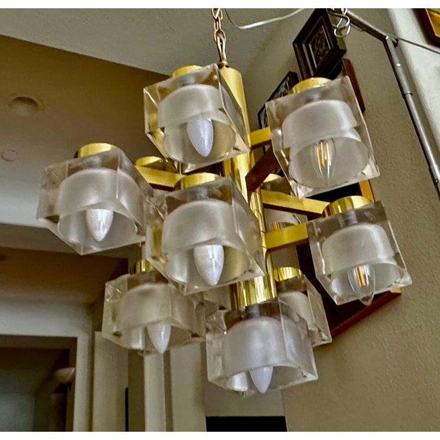 1970s Sciolari 13 Light Ice Cube Glass Brass Chandelier For Sale - Image 5 of 17