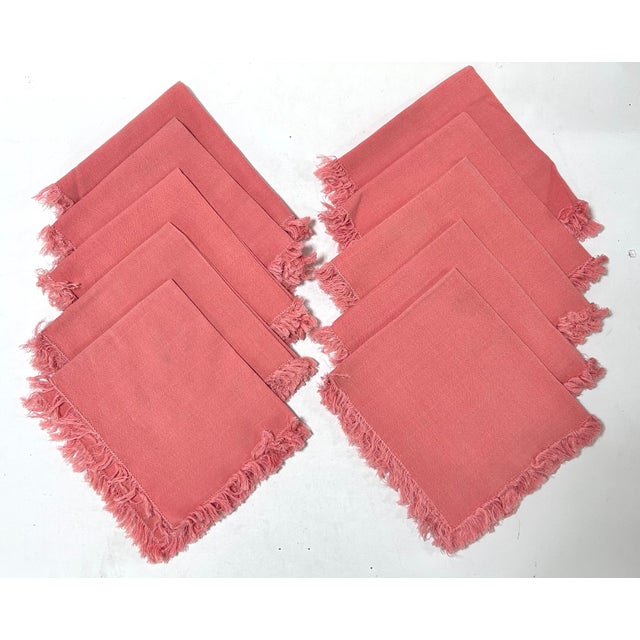 Late 20th Century Coral Pink Fringe Linen Dinner Napkins – Egyptian Cotton Tabletop Entertaining - Set of 10 For Sale - Image 4 of 11