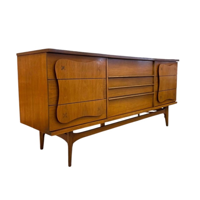 Wood Vintage Bassett Monterey Mid-Century Modern Walnut 5-Drawer and 9-Drawer Dresser Set With Rosewood ‘X’ Inlays by Leo Jiranek Circa 1963 For Sale - Image 7 of 11