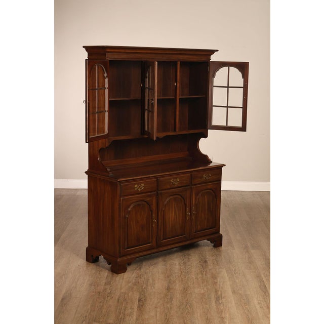 American Ethan Allen Georgian Court Style Cherry Step Back Hutch China Cabinet For Sale - Image 3 of 18