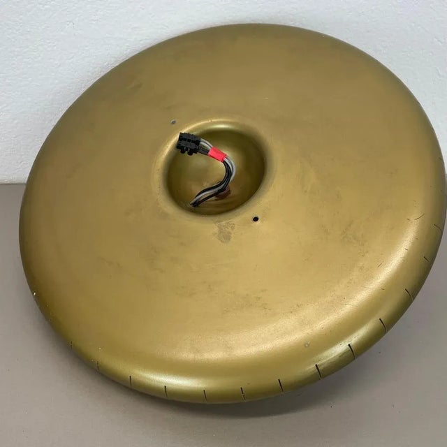 Round Metal Wall Light in the style of Gio Ponti, 1950s For Sale - Image 18 of 18