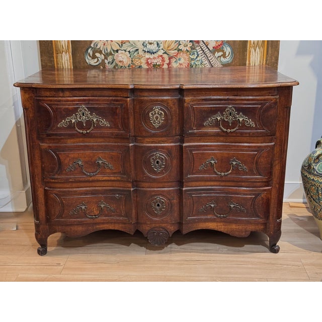 French Early 18th Century French Provincial Walnut Commode For Sale - Image 3 of 16
