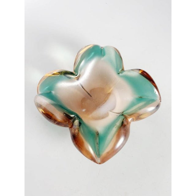 1960s Flower-Shaped Colored Glass Ashtray, Italy, 1960s For Sale - Image 5 of 12
