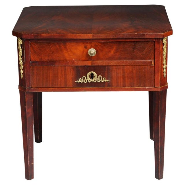 Biedermeier Bedside Table in Mahogany, 1830 For Sale - Image 17 of 17