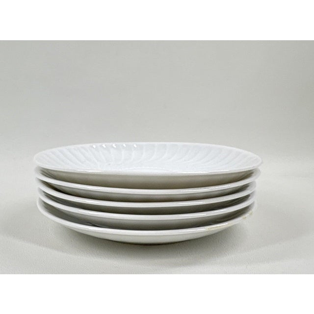 Ceramic Vintage Vista Alegre Portugal "Sagres" White Swirl Gravy Boat & Saucer Set - 8 Pieces For Sale - Image 7 of 7