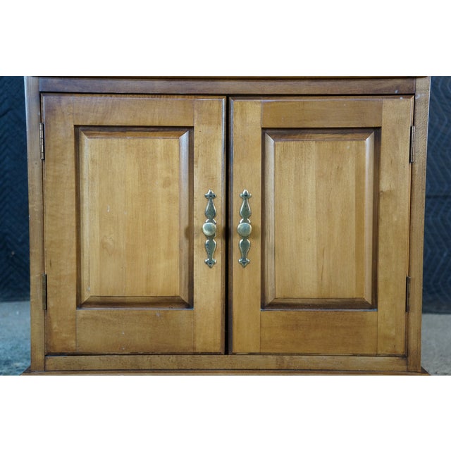 Late 20th Century Sumter Cabinet Early American Hard Rock Maple Bedside Cabinet Chest Nightstand For Sale - Image 12 of 18