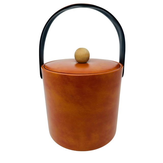 1970s Vintage Georges Briard Ice Bucket | Burnt Orange Cinnamon Faux Leather Vinyl Signed MCM Bar Decor | Wooden Knob Lid For Sale - Image 5 of 14