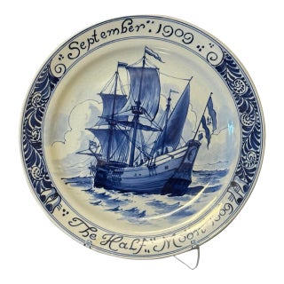 1909 Royal Delft Hand-Painted “Halve Maen” Commemorative Charger – De Porceleyne Fles For Sale