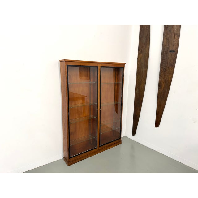 The Elegance of Luxury Design: This display case is an iconic creation from the renowned Siegel Paris, a long-established...